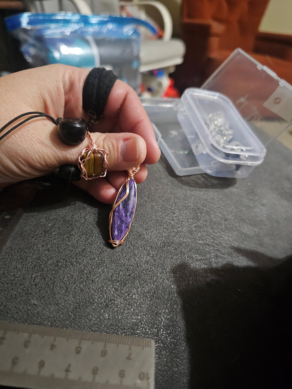 Narrow Charoite wrapped in gold, approx 5.5cm x cm (5.5cm x 1cm) (25)