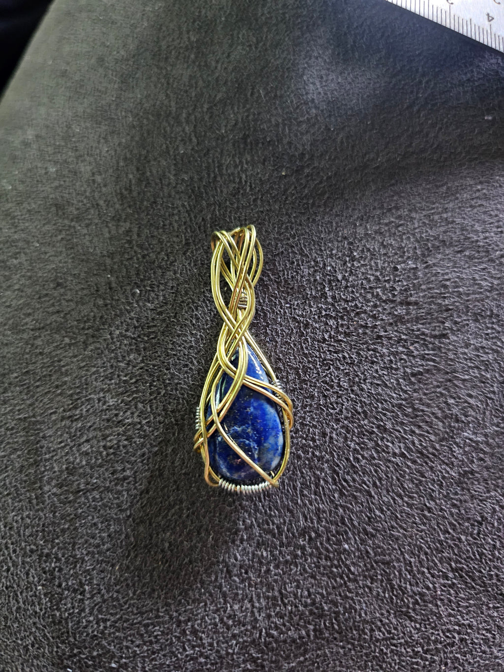 Lapis in gold pendant