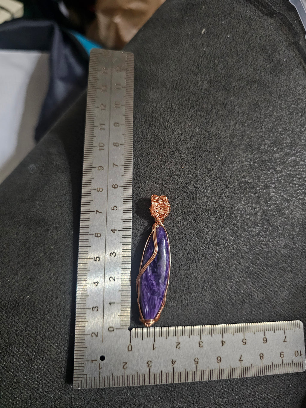Narrow Charoite wrapped in gold, approx 5.5cm x cm (5.5cm x 1cm) (25)