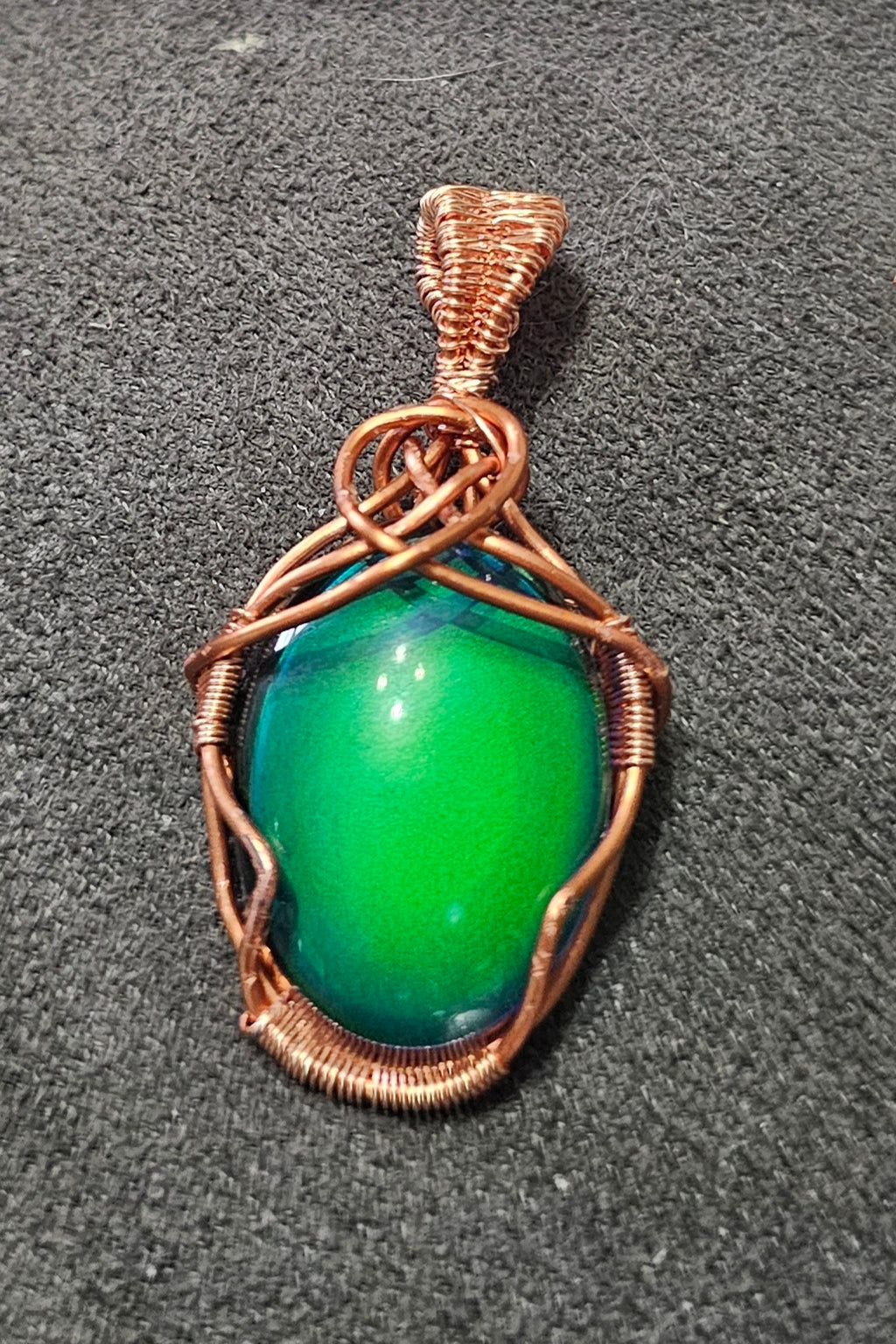 Color change pendant