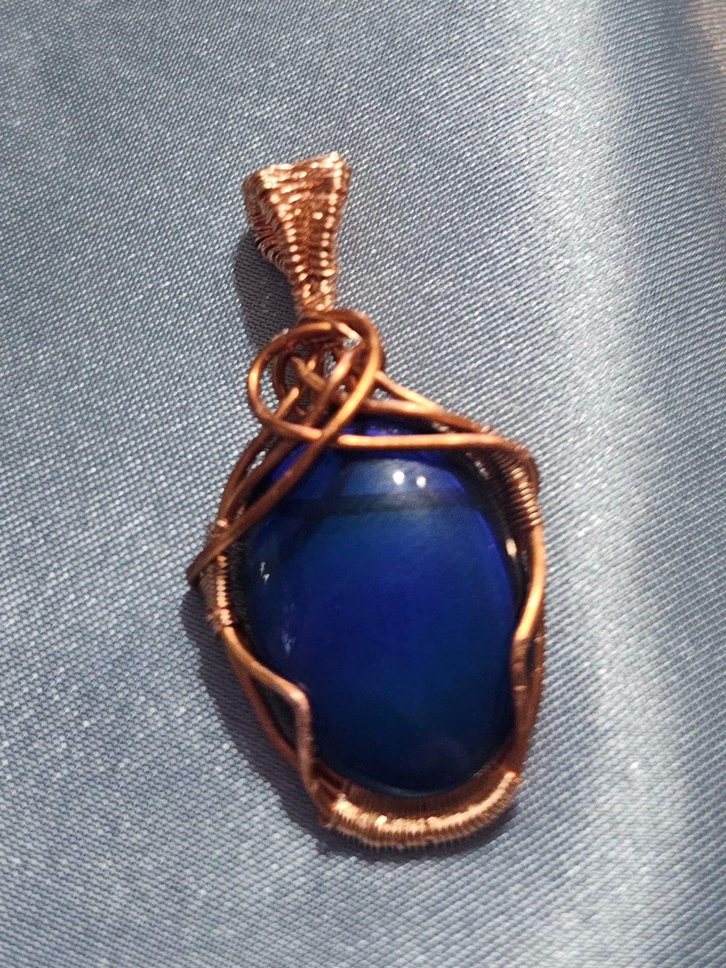 Color change pendant